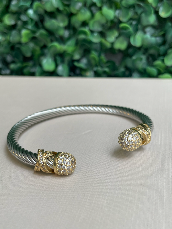 Bracelete Rafaella Cabo Torcido & Ponteiras Cravejadas